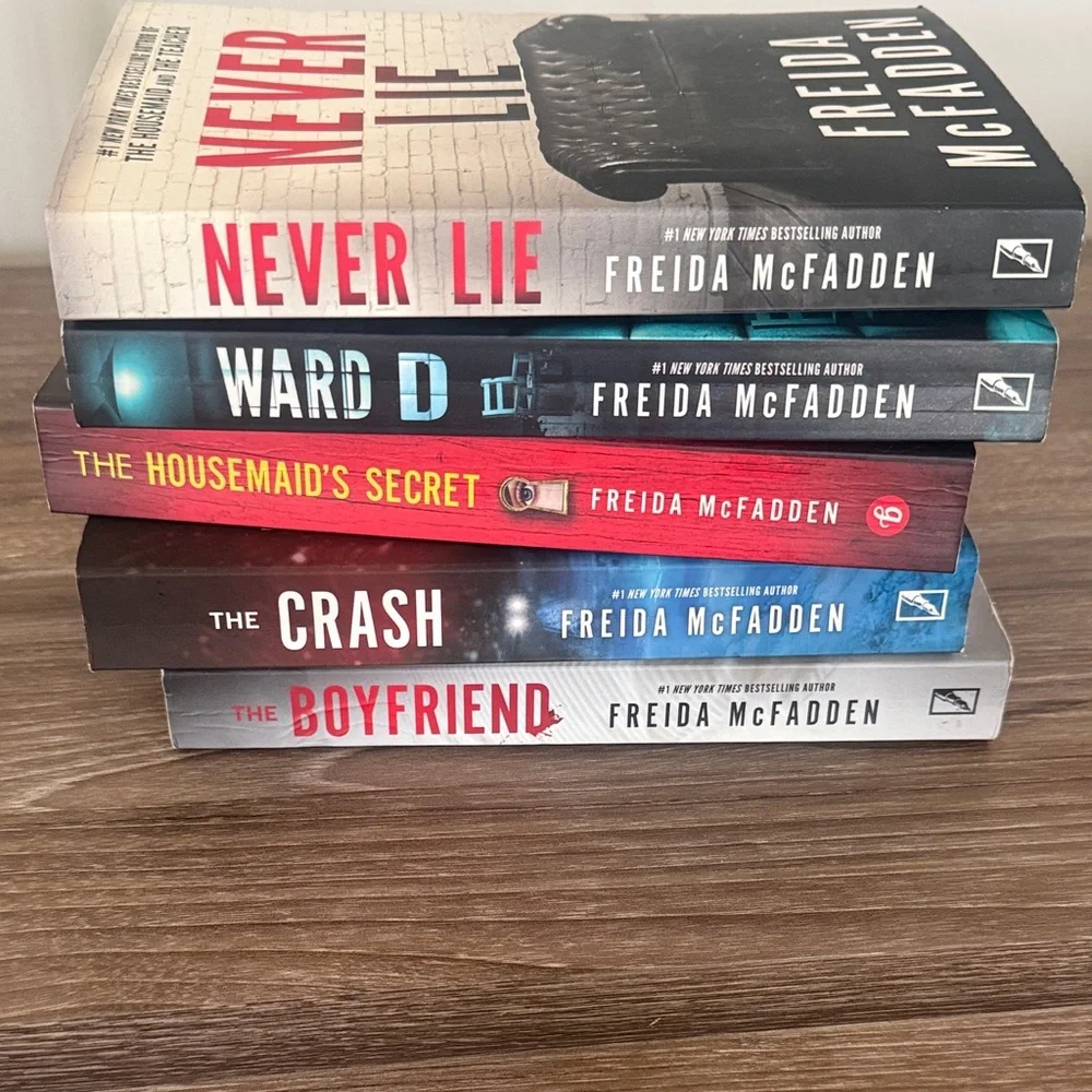 Freida McFadden Book Collection - Picture 1 of 1